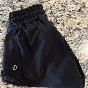 Size 0 lululemon hottie hot 2.5 inch